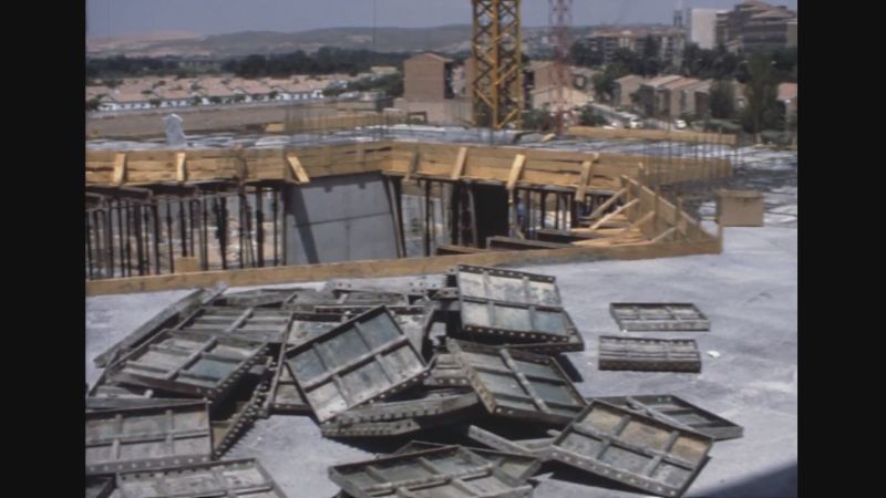 Construcción del edificio de la Caja Rural de Toledo entre 1983 y 1985.