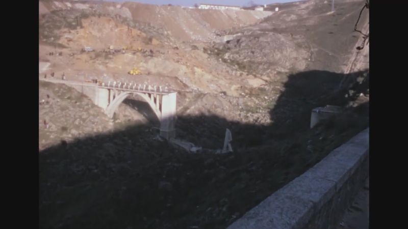 Vídeo de la voladura de los restos del puente de la Degollada (1973).